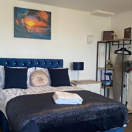 Ferienwohnung Bv Cosy Studio Eleven At Deighton Huddersfield Exterior foto