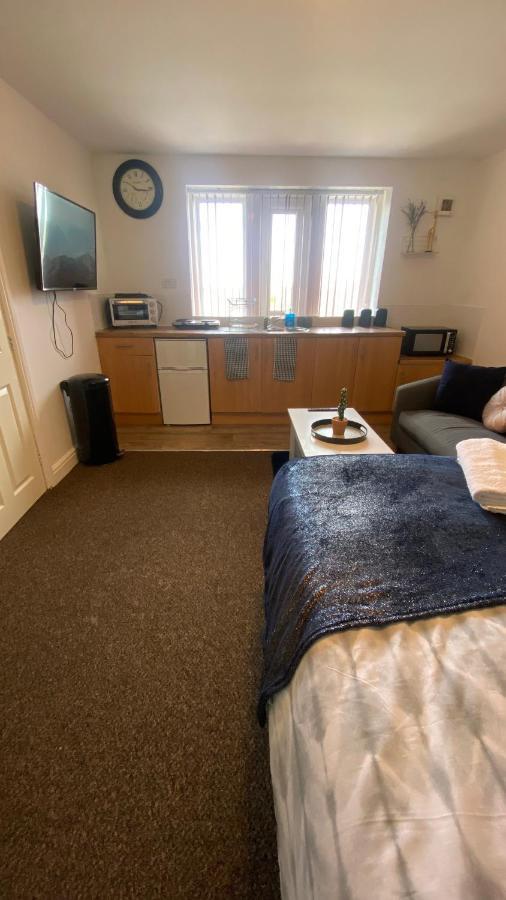 Ferienwohnung Bv Cosy Studio Eleven At Deighton Huddersfield Exterior foto